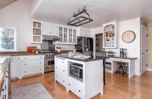 Ardenvoir Casa | This house is a 4 bedroom(s), 3 bathrooms, located in Chelan, WA.