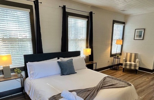 Rincon Casa | This house is a 4 bedroom(s), 2.5 bathrooms, located in Rincon, GA.