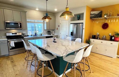 Commerce City Casa | This house is a 4 bedroom(s), 3.5 bathrooms, located in Commerce City, CO.