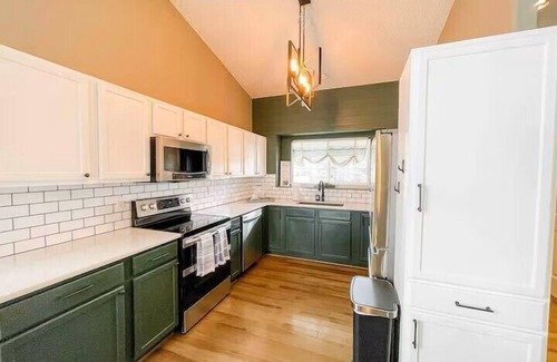 Palmer Lake Casa | This house is a 5 bedroom(s), 3 bathrooms, located in Palmer Lake, CO.