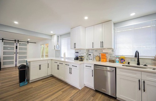 Charlotte Casa | This house is a 5 bedroom(s), 2.5 bathrooms, located in Charlotte, NC.