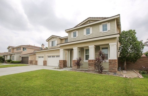 Eastvale Casa | This house is a 5 bedroom(s), 3 bathrooms, located in Eastvale , CA.