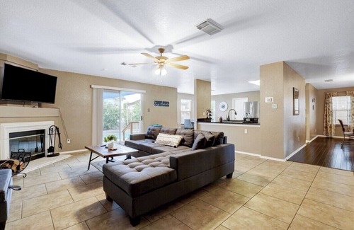 Live Oak Casa | This house is a 5 bedroom(s), 2.5 bathrooms, located in Live Oak, TX.