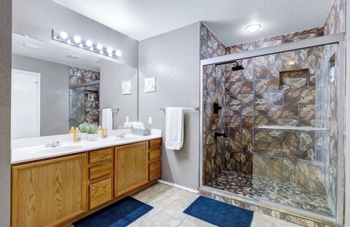 Live Oak Casa | This house is a 5 bedroom(s), 2.5 bathrooms, located in Live Oak, TX.