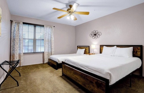 Live Oak Casa | This house is a 5 bedroom(s), 2.5 bathrooms, located in Live Oak, TX.