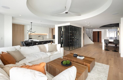 South Pandosy Casa | This house is a 6 bedroom(s), 3.5 bathrooms, located in Kelowna, BC.