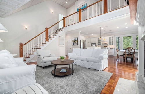 Harbor Springs Casa | This house is a 3 bedroom(s), 3 bathrooms, located in Harbor Springs, MI.