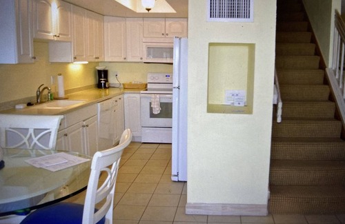 Sanibel Condominio | Exquisitamente mantenido condominio de dos dormitorios con impresionantes vistas del Golfo.