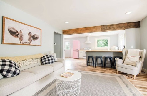Boyne City Casa | This in town charmer has been fully renovated