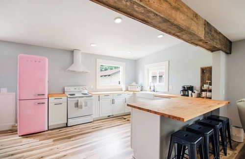 Boyne City Casa | This in town charmer has been fully renovated