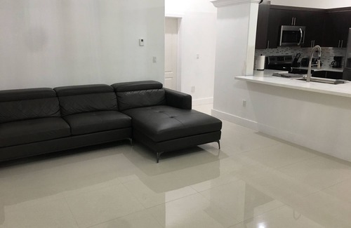 Tamiami Casa | This is a private Home, 4 Bedrooms, 3 Bathrooms Sleeps 8