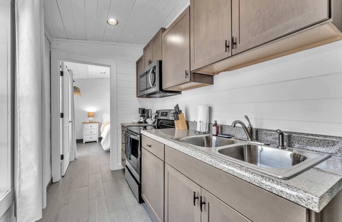South Pittsburg Cabina | This is IT Cabin with a hot tub, fire pit, & indoor pool!