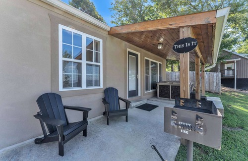 South Pittsburg Cabina | This is IT Cabin with a hot tub, fire pit, & indoor pool!