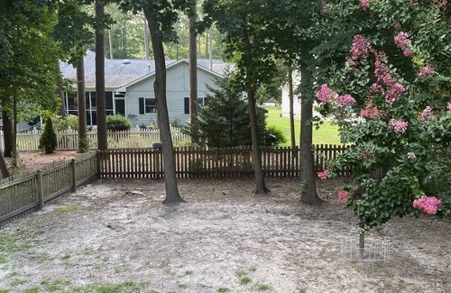 Ocean Pines Casa | This is it!! Rancher central to beaches, pools, golf, casino! Fenced yard, Deck.