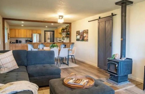Libby Casa | This is Montana! Panoramic Mountain Views on the banks of the Kootenai River.
