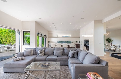 Greater Wilshire - Hancock Park Casa | This is new construction, 4,100 sqf house with 5 spacious bedrooms