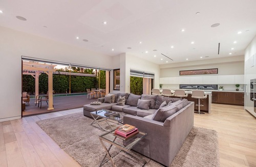 Greater Wilshire - Hancock Park Casa | This is new construction, 4,100 sqf house with 5 spacious bedrooms