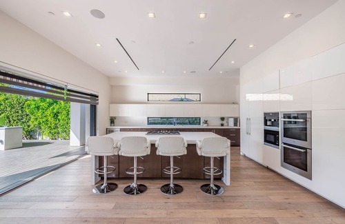 Greater Wilshire - Hancock Park Casa | This is new construction, 4,100 sqf house with 5 spacious bedrooms