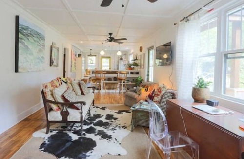 Midtown Cabaña | This is not an active listing A Little Bit Country in Savannah - Monthly stays