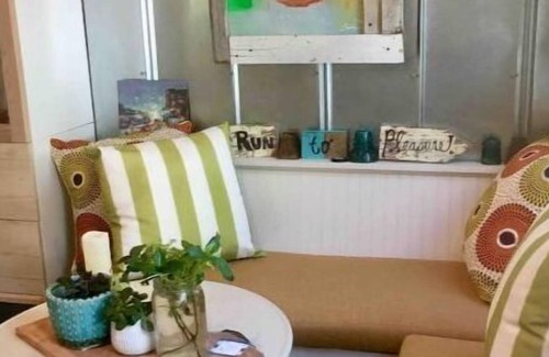 Midtown Cabaña | This is not an active listing A Little Bit Country in Savannah - Monthly stays