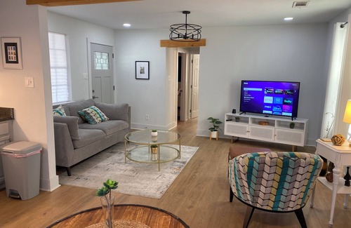 Chalmette Casa | This is our Charming 2 bedroom cottage near French quarter. 15 minutes ride.