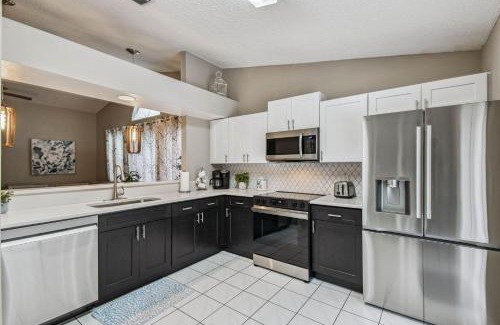Lindfields Casa | THIS IS PARADISE FOUND! Private In-Ground Pool Home, Views, Near Dis, NO Steps, LOW Rates!