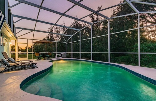 Lindfields Casa | THIS IS PARADISE FOUND! Private In-Ground Pool Home, Views, Near Dis, NO Steps, LOW Rates!