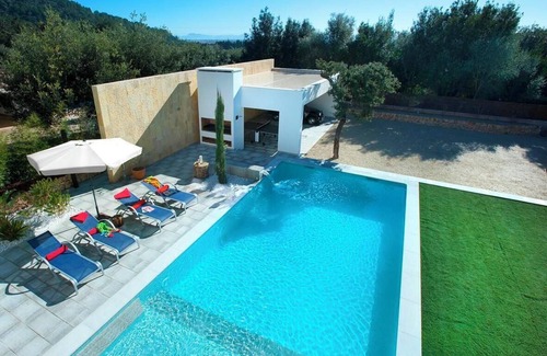 Crestatx Villa | Esta es la casa de lujo para 8 personas que estás buscando *piscina climatizada*