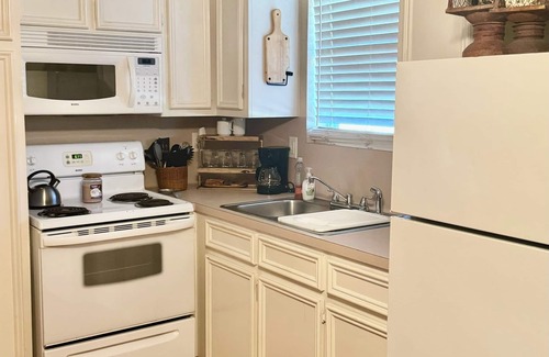 Madisonville Apartamento | This little Nook, 1-bedroom apartment in delightful Madisonville with AC, WiFi.