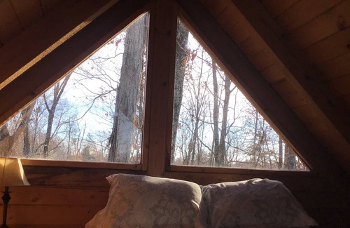 Columbia Cabina | This log cabin is private and the perfect place to rest and recharge. T
