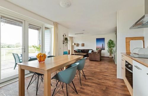 Municipality of Hellevoetsluis Apartamento | This luxurious 4-pers. apartment with unique sea view located at Cape Helius holiday park.