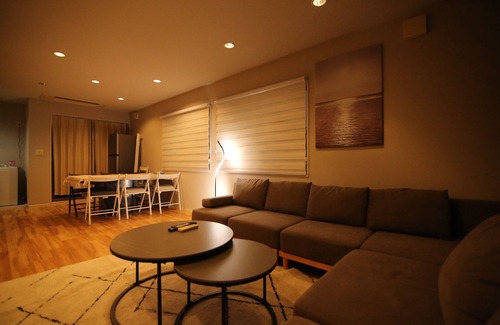 Okubo Casa | This luxury residence is located in Shin-Okubo, Shinjuku-ku. Accommodates up to 8 people. The home has a full set kitchen and spacious living room.