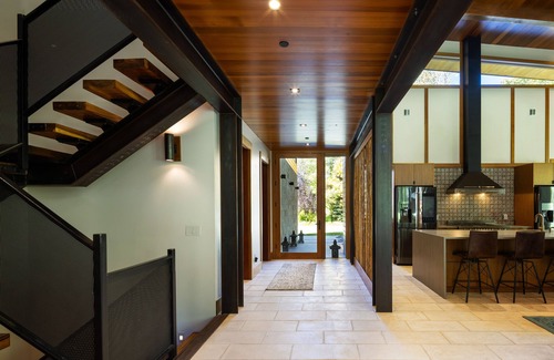 Indian Trails Casa | This modern mountain residence is located in Jackson Hole, Wyoming.