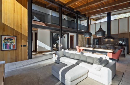 Indian Trails Casa | This modern mountain residence is located in Jackson Hole, Wyoming.