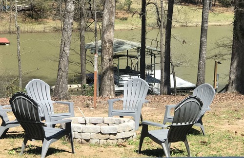 Dawsonville Cabaña | This Must Be the Place! Lake Lanier