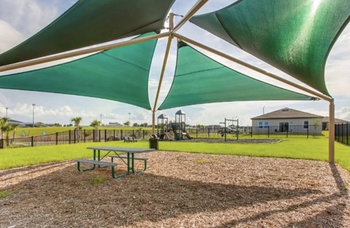 Haines City Apartamento | This new suite is located in Haines City. close to every major attraction