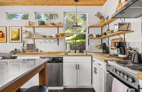 Boise Casa | This newly built home is perfect for a couple or traveling professional