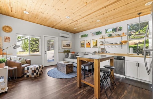 Boise Casa | This newly built home is perfect for a couple or traveling professional