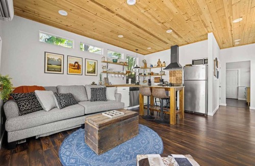 Boise Casa | This newly built home is perfect for a couple or traveling professional