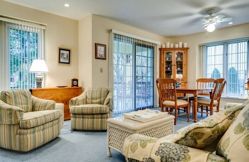 Chautauqua Condominio | This newly built, modern, 2 bedroom, 1 bathroom rental condo is located on the south end of Chautauqua Institution