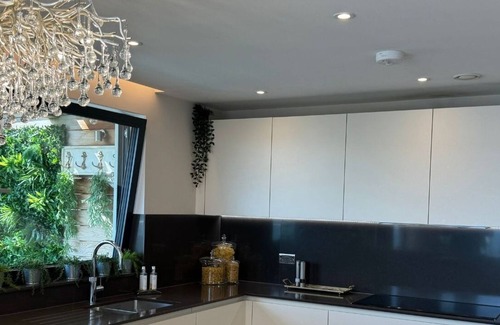 Ramsgate Apartamento | This penthouse is a 2 bedroom(s), 2 bathrooms, located in Ramsgate, England.
