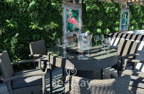 Ramsgate Apartamento | This penthouse is a 2 bedroom(s), 2 bathrooms, located in Ramsgate, England.