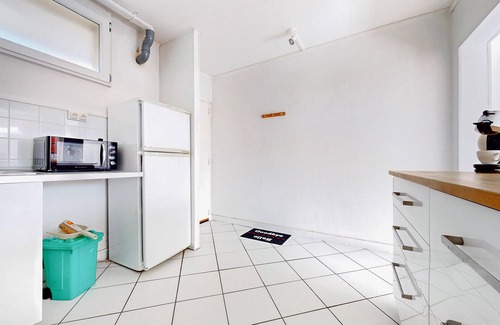Limoges Apartamento | This practical and light-flooded holiday apartment welcomes you to the centre of Limoges.