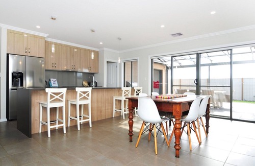 Waterhouse Casa | OCEANS & OLIVES- 4 Kelham Drive, Robe SA 5276
