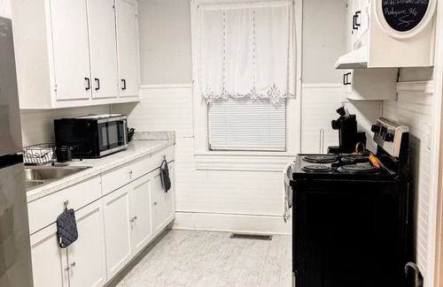Bamberg County Casa | This quaint & charming home is located in the town of Denmark, South Carolina!
