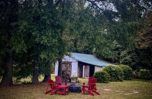 Bamberg County Casa | This quaint & charming home is located in the town of Denmark, South Carolina!