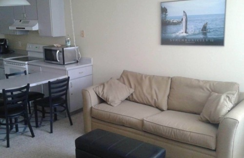 North End Condominio | Esta propiedad de alquiler está a solo 1 1/2 cuadras de la playa y del paseo marítimo / piscina y más.