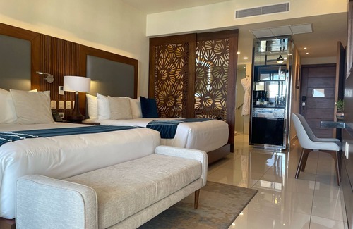 Los Cabos Complejo | This stunning luxury 2 Bedroom ocean view is breath taking and relaxing.