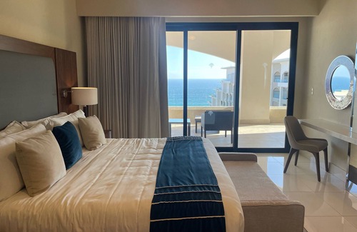 Los Cabos Complejo | This stunning luxury 2 Bedroom ocean view is breath taking and relaxing.