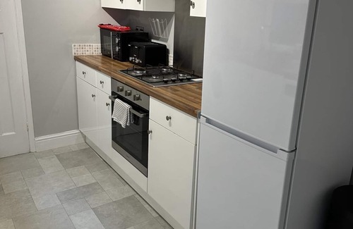 Gloucester Casa | This three bedroom house features zip and link beds, one bathroom and a fully equipped kitchen.